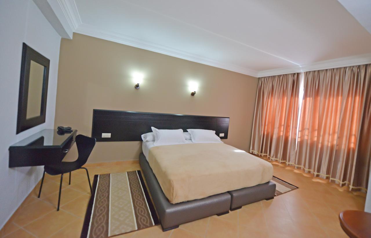 โฮเต็ล สวีท มาร์ทิล Hotel ภายนอก รูปภาพ