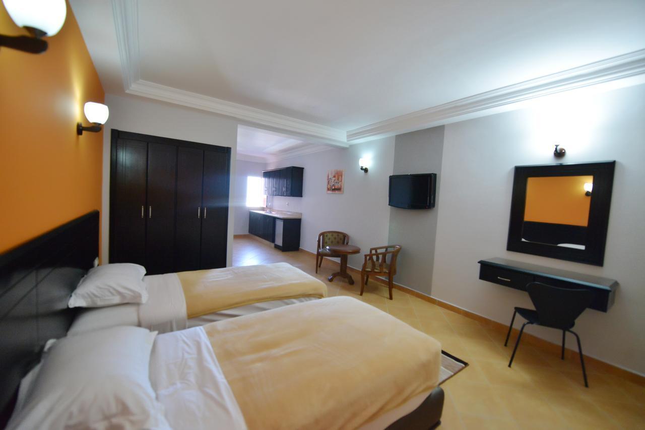 โฮเต็ล สวีท มาร์ทิล Hotel ภายนอก รูปภาพ