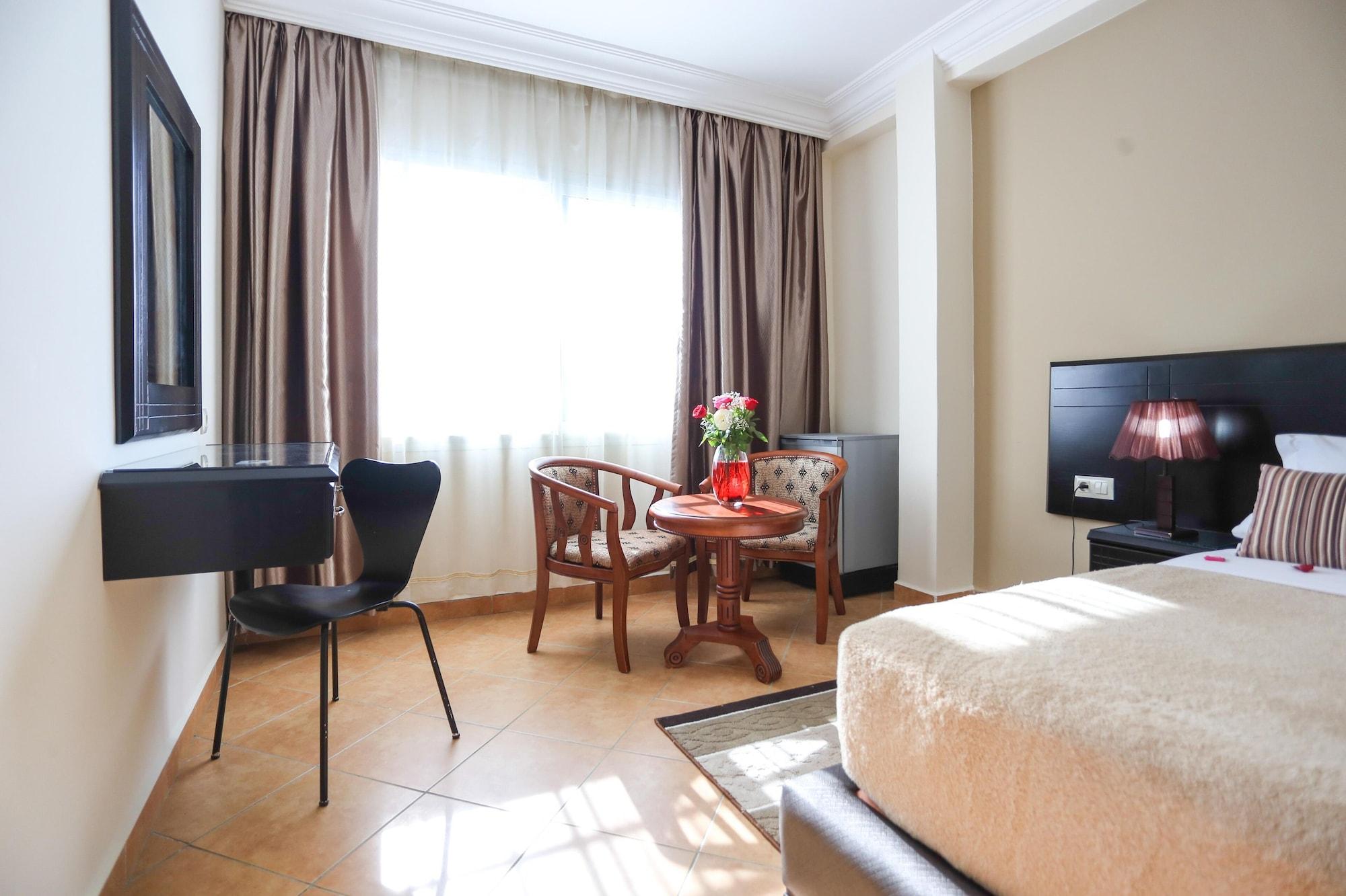 โฮเต็ล สวีท มาร์ทิล Hotel ภายนอก รูปภาพ