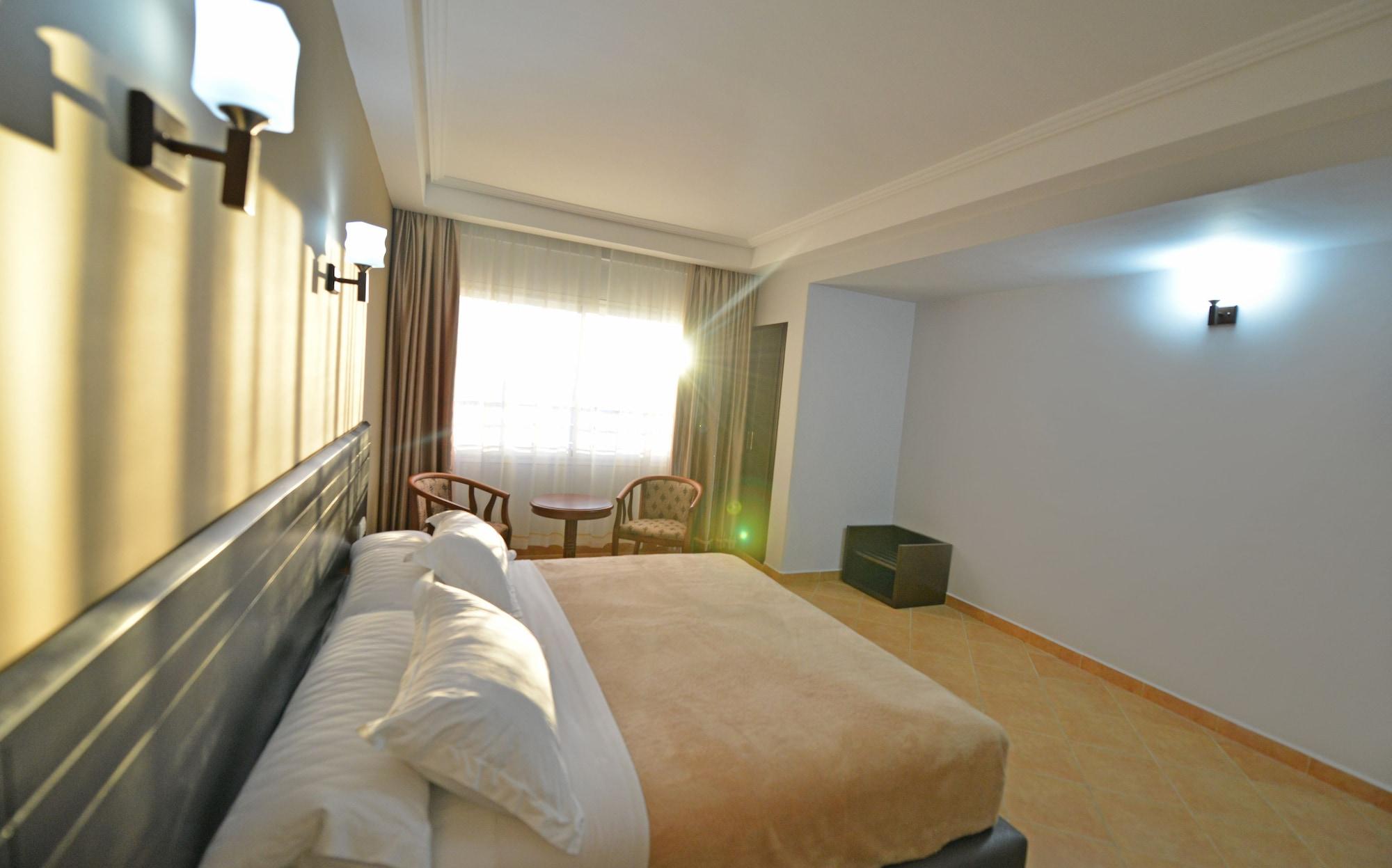 โฮเต็ล สวีท มาร์ทิล Hotel ภายนอก รูปภาพ